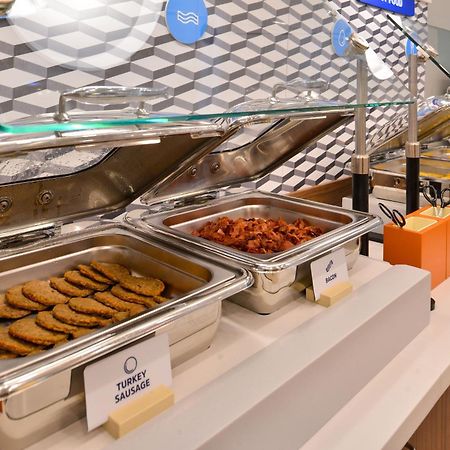 Holiday Inn Express Hotel & Suites Columbus By Ihg Eksteriør bilde