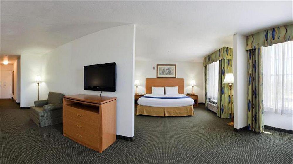 Holiday Inn Express Hotel & Suites Columbus By Ihg Eksteriør bilde