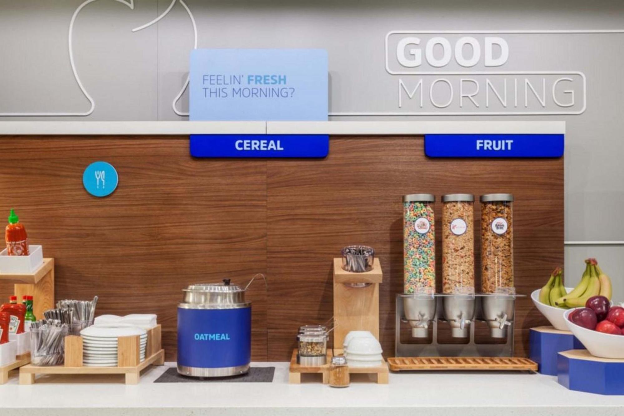 Holiday Inn Express Hotel & Suites Columbus By Ihg Eksteriør bilde