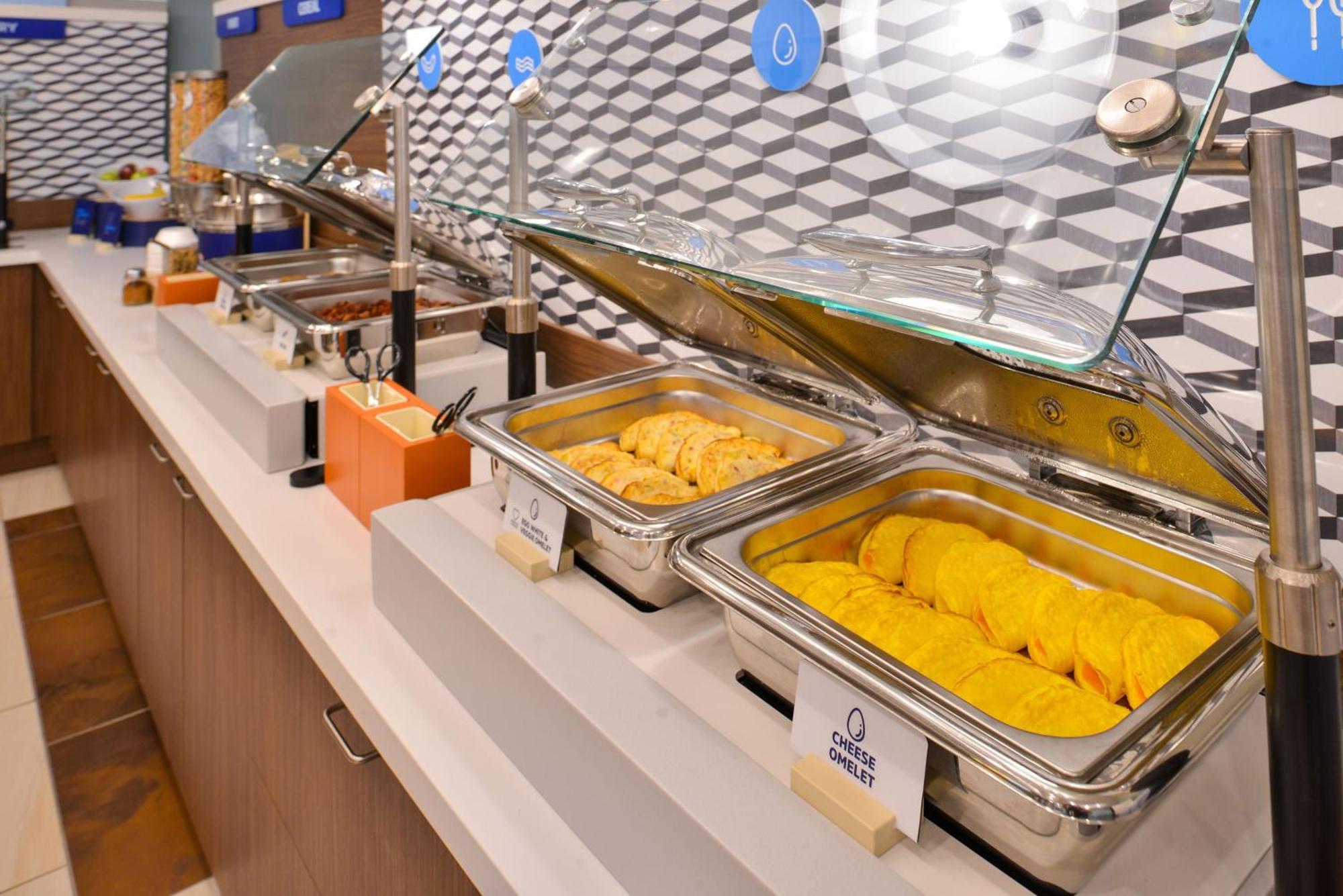 Holiday Inn Express Hotel & Suites Columbus By Ihg Eksteriør bilde