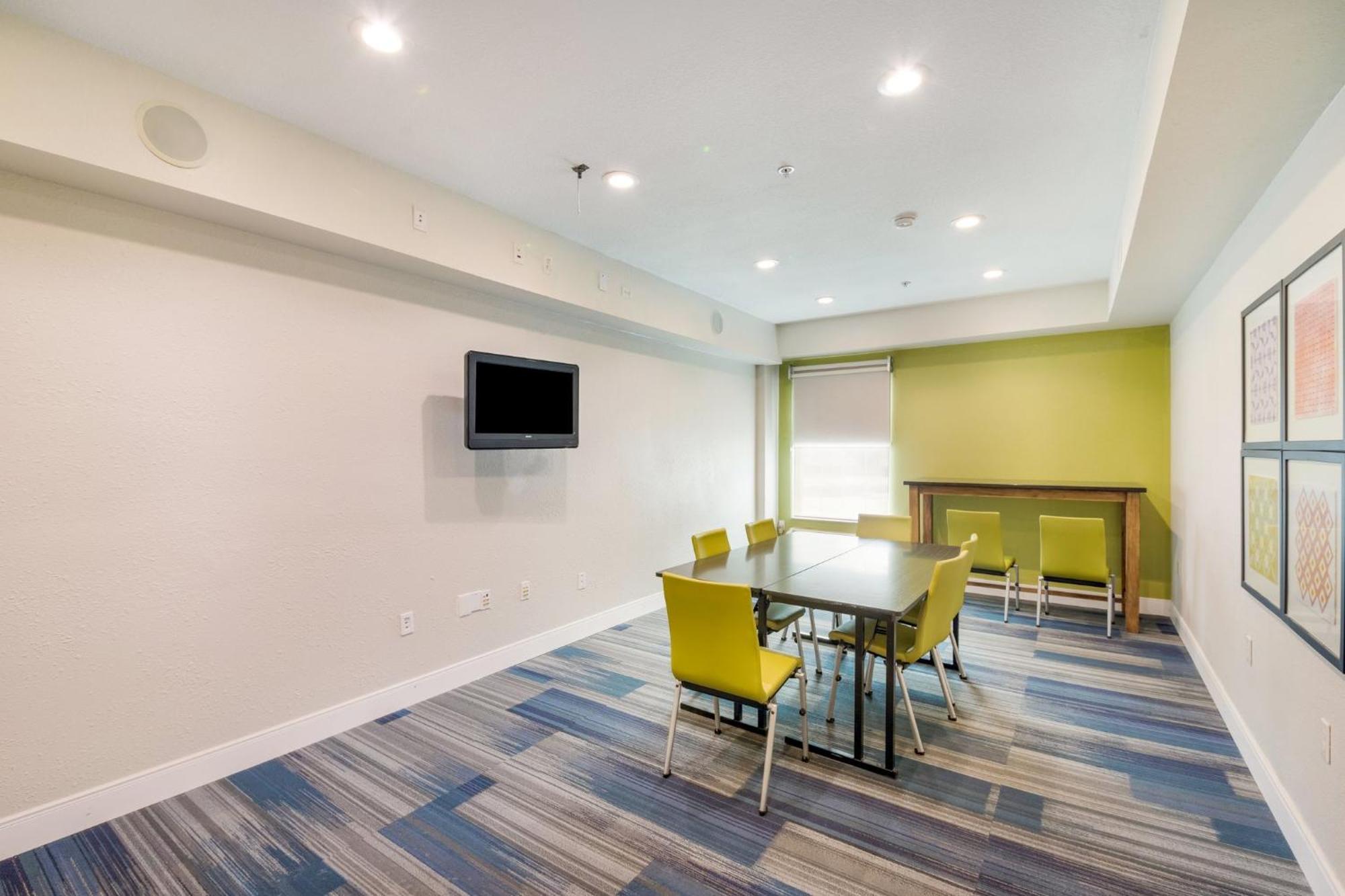 Holiday Inn Express Hotel & Suites Columbus By Ihg Eksteriør bilde