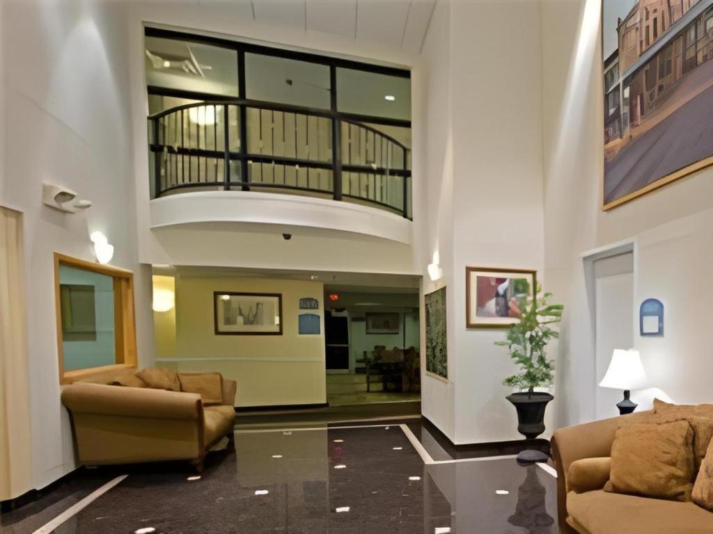 Holiday Inn Express Hotel & Suites Columbus By Ihg Eksteriør bilde