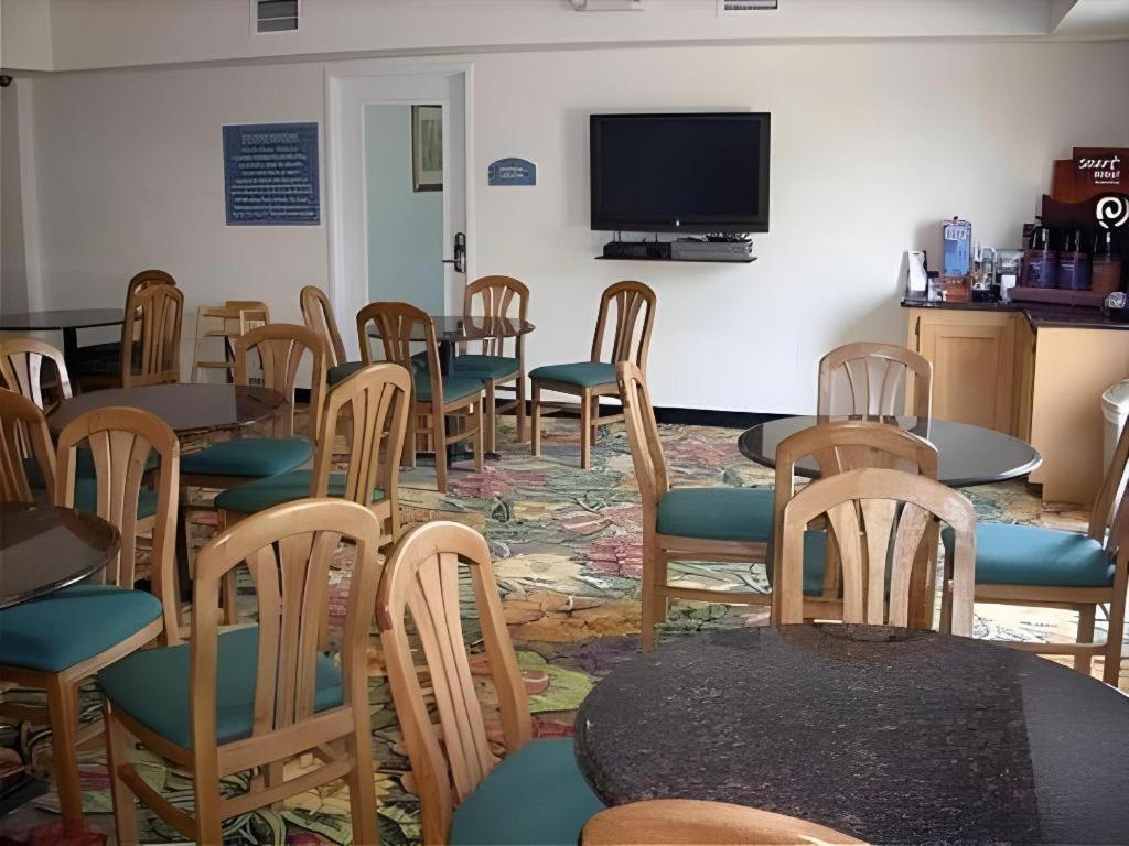Holiday Inn Express Hotel & Suites Columbus By Ihg Eksteriør bilde