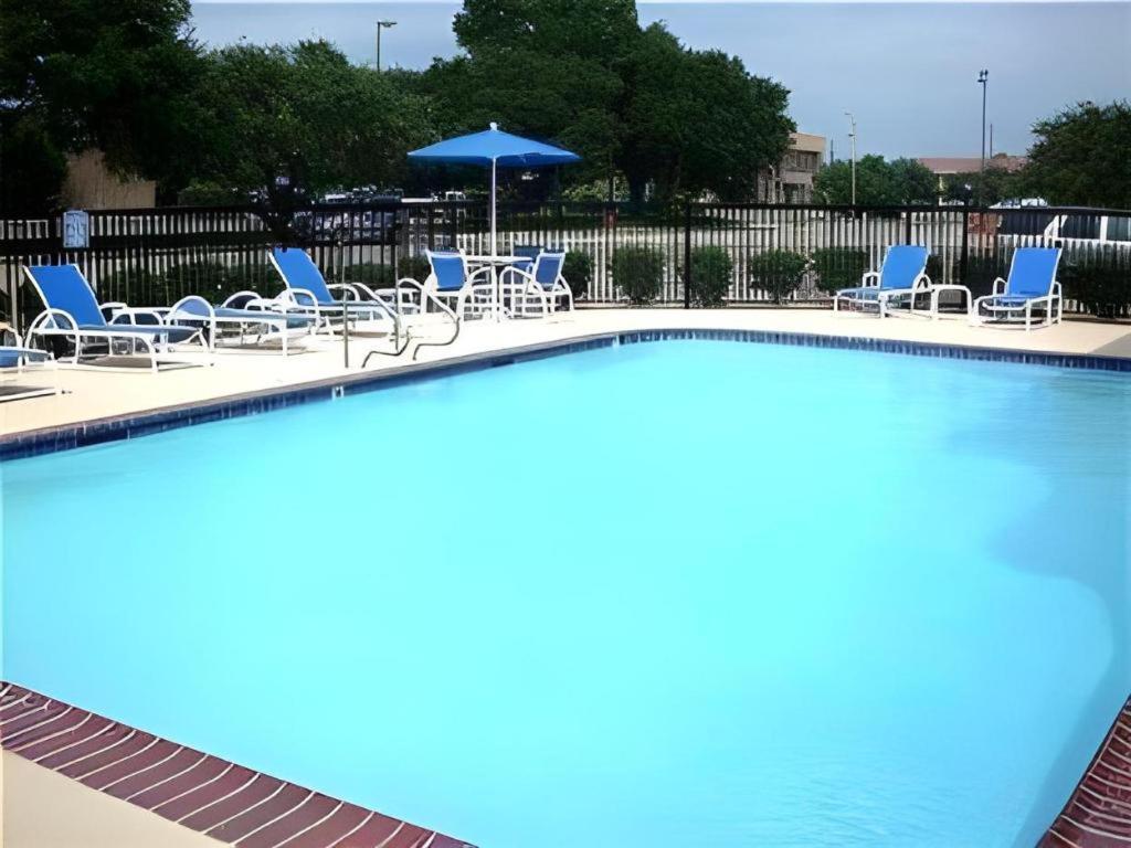 Holiday Inn Express Hotel & Suites Columbus By Ihg Eksteriør bilde