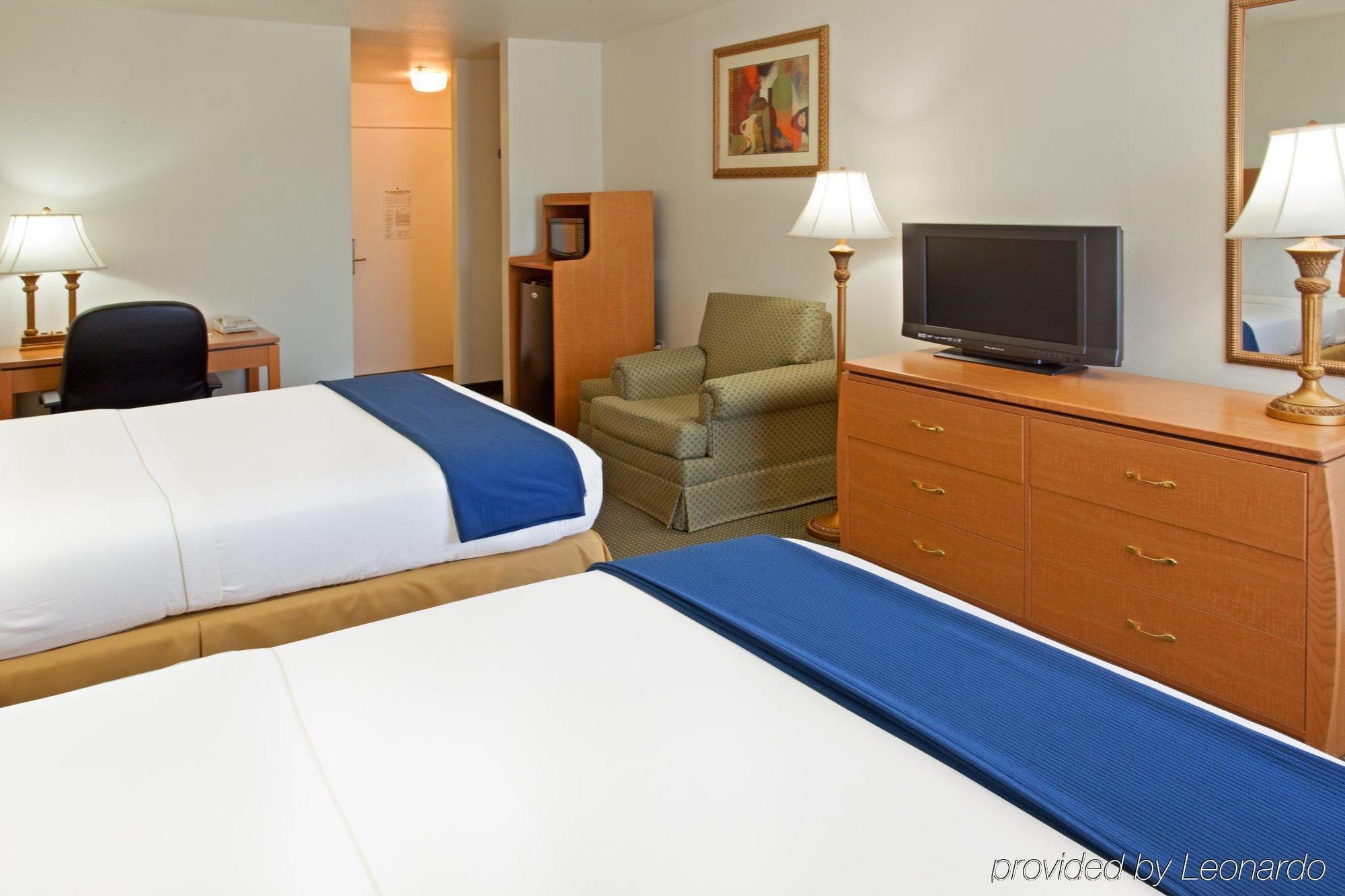 Holiday Inn Express Hotel & Suites Columbus By Ihg Rom bilde