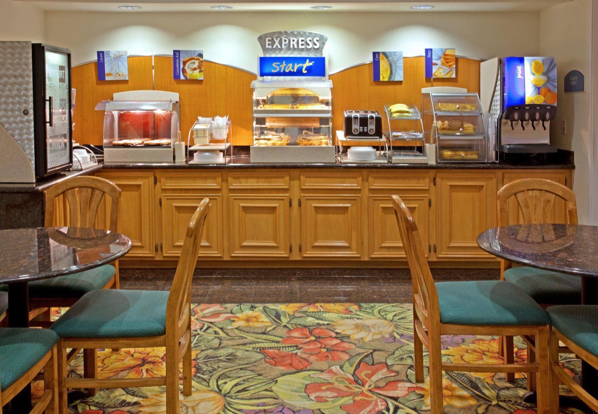 Holiday Inn Express Hotel & Suites Columbus By Ihg Restaurant bilde