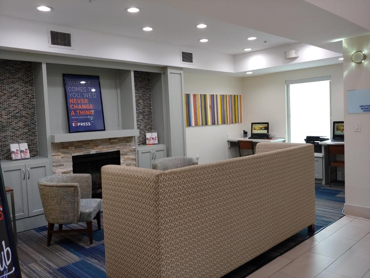Holiday Inn Express Hotel & Suites Columbus By Ihg Eksteriør bilde