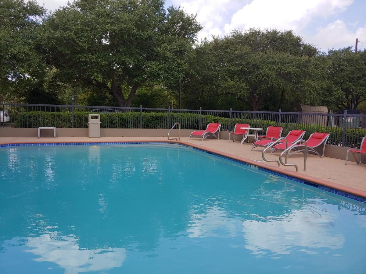 Holiday Inn Express Hotel & Suites Columbus By Ihg Eksteriør bilde