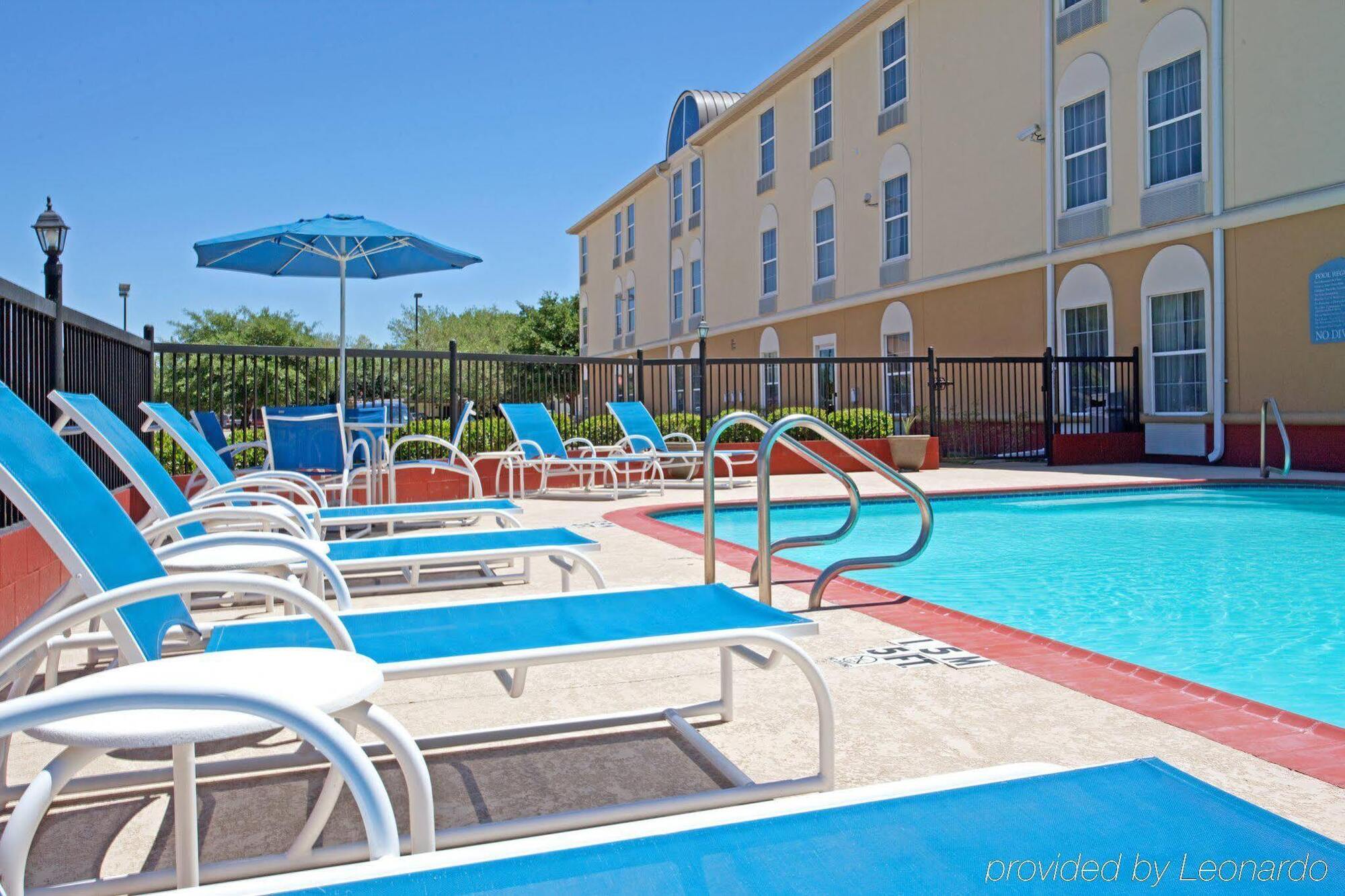 Holiday Inn Express Hotel & Suites Columbus By Ihg Eksteriør bilde