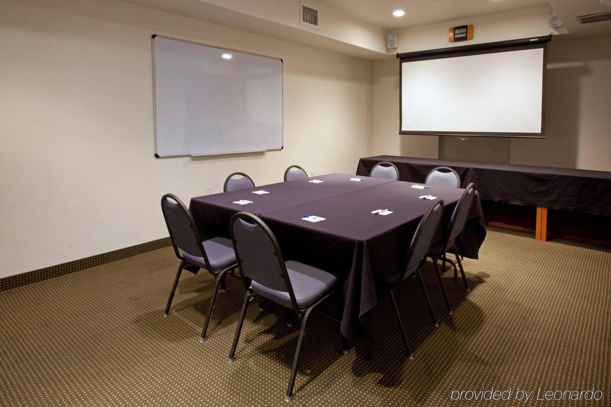 Holiday Inn Express Hotel & Suites Columbus By Ihg Eksteriør bilde