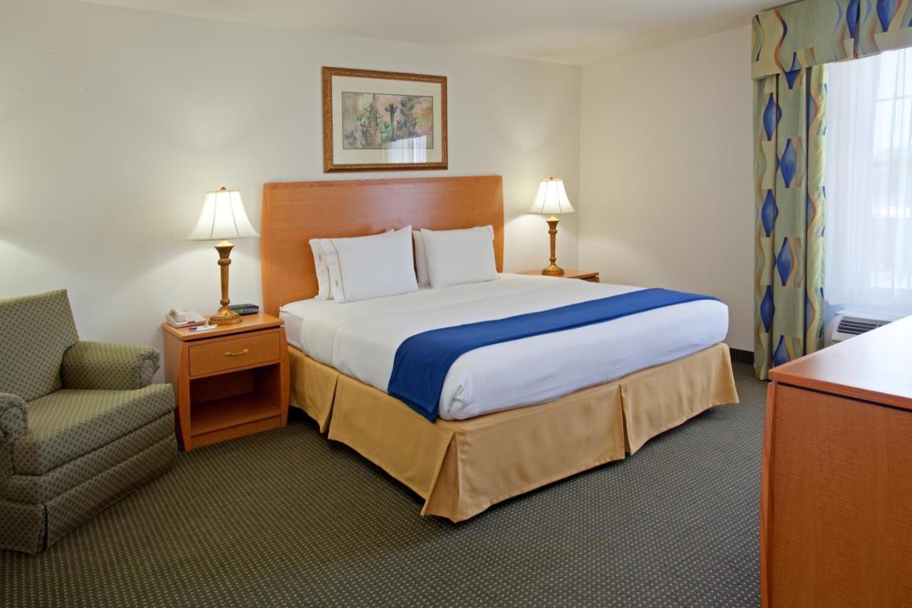 Holiday Inn Express Hotel & Suites Columbus By Ihg Eksteriør bilde
