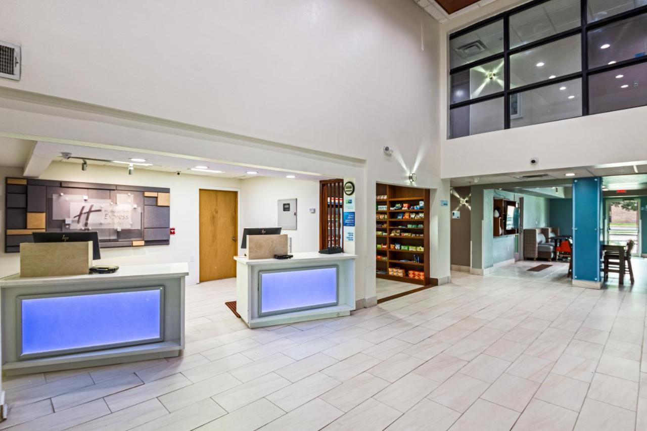 Holiday Inn Express Hotel & Suites Columbus By Ihg Eksteriør bilde